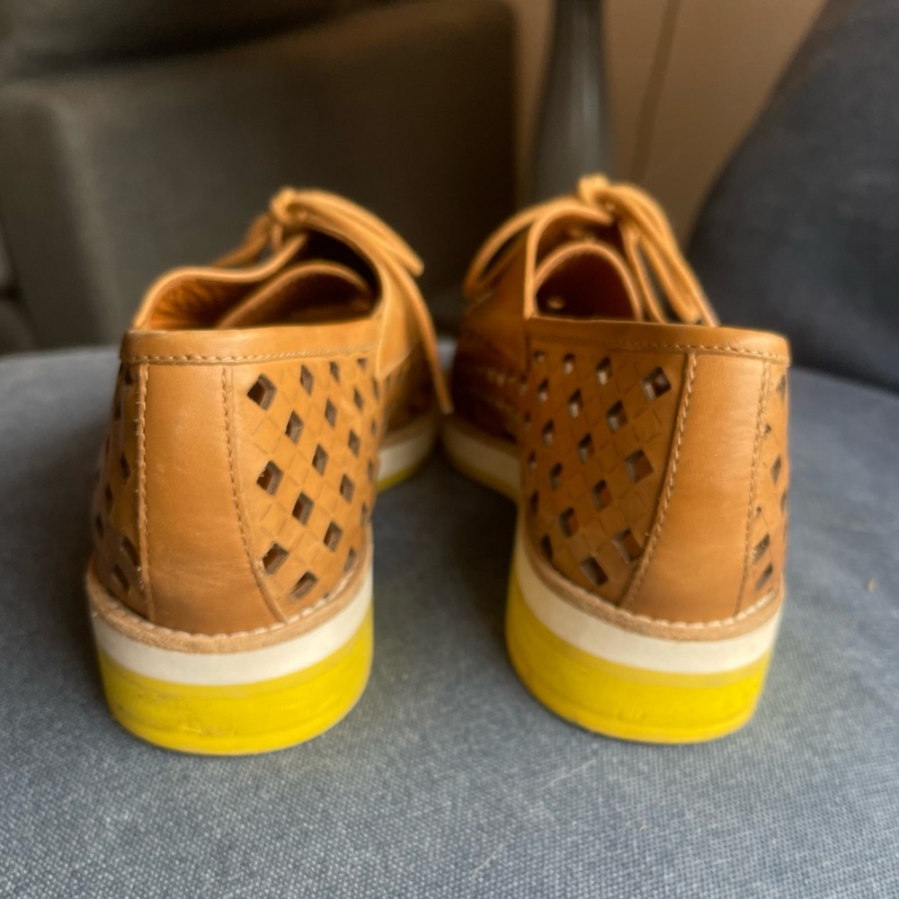 Aquatalia Perforated Leather Oxfords - Size 8 - Picture 4 of 5